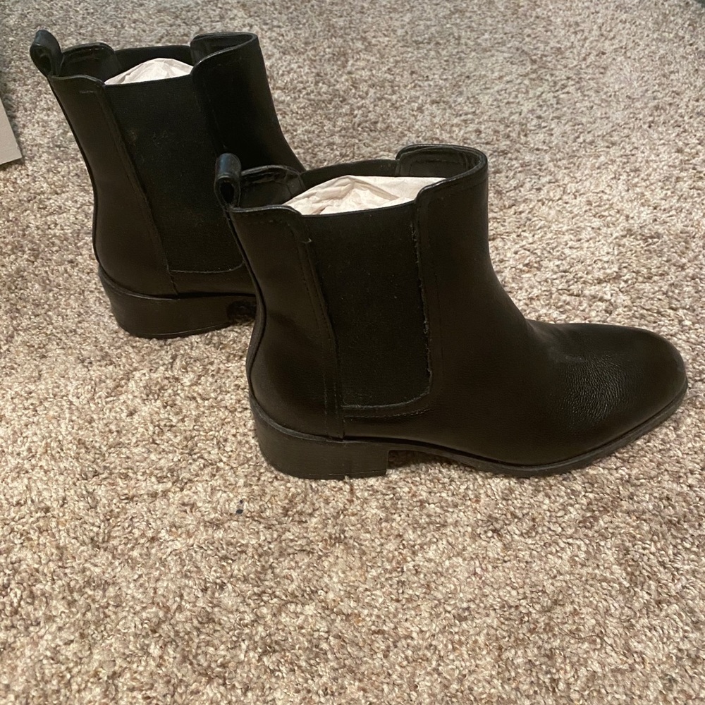 Kenneth Cole reaction booties